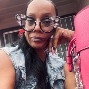 Meet your Posher, Deeh